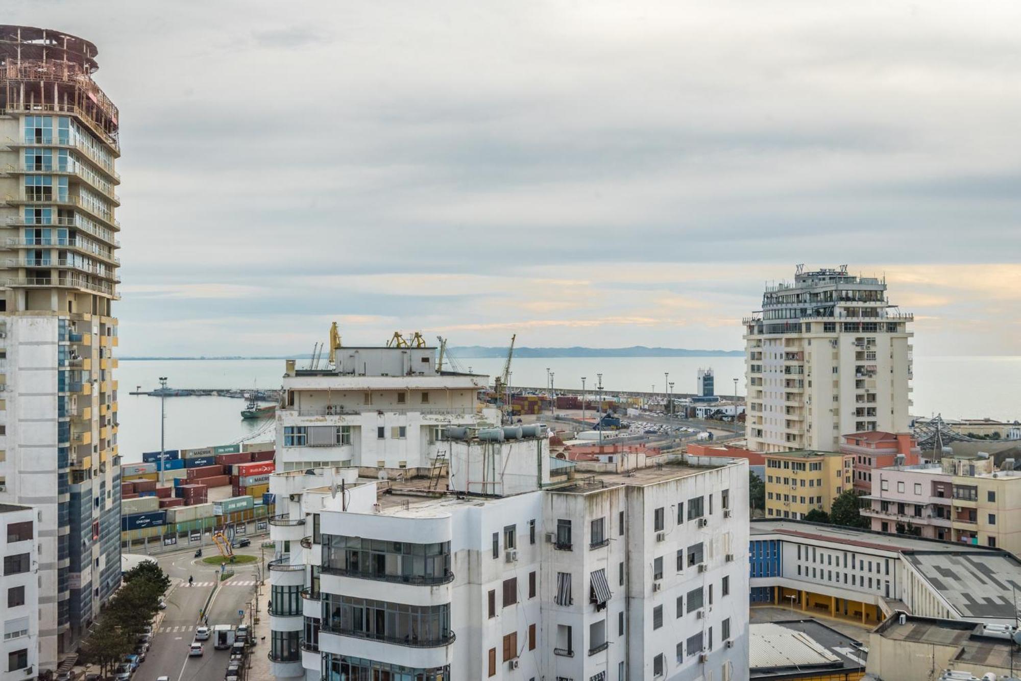 Sky Apartments Durres Bagian luar foto