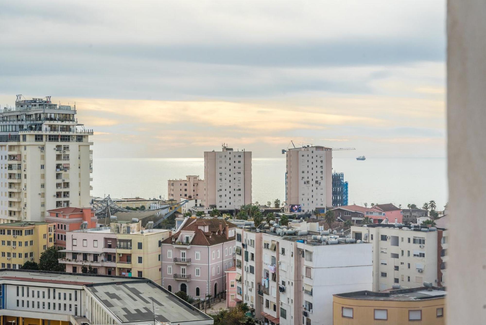 Sky Apartments Durres Bagian luar foto